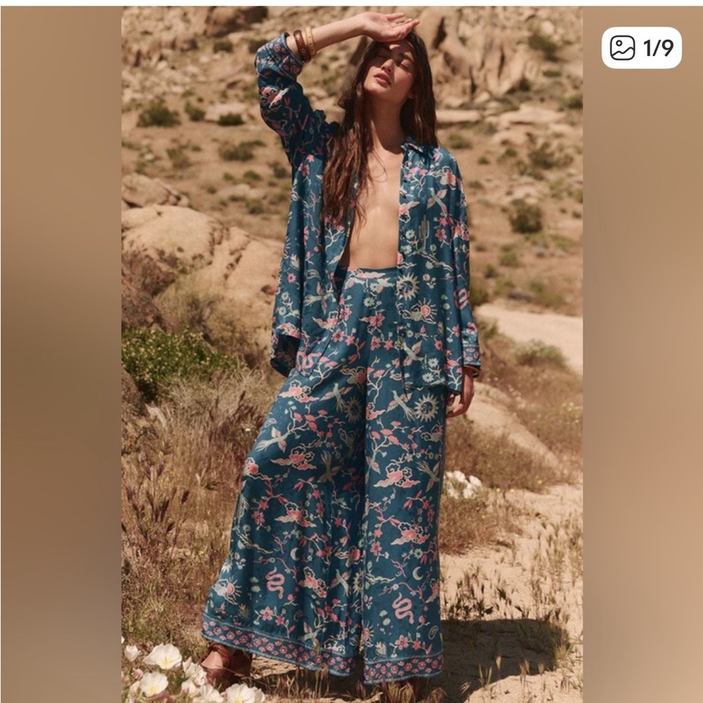 Spell Desert Bandita Elastic waistband wide leg pant in colbalt and pink
